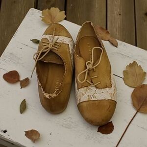 Good Condition Size 10 Rampage Women's Brown and Cream Lace Loafers